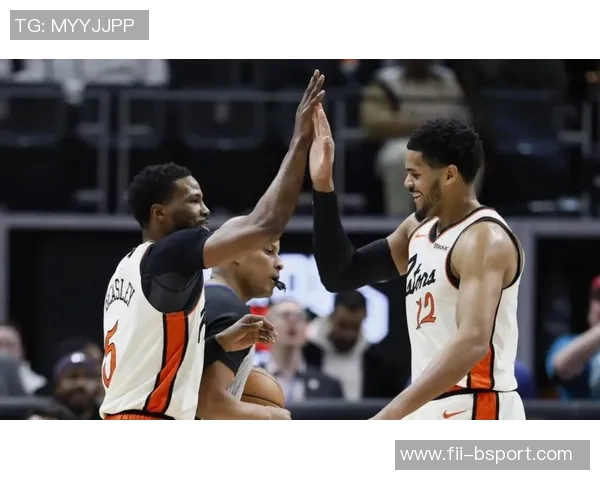 太阳vs马刺前瞻：布克对决福克斯，谁能带队延续连胜步伐？